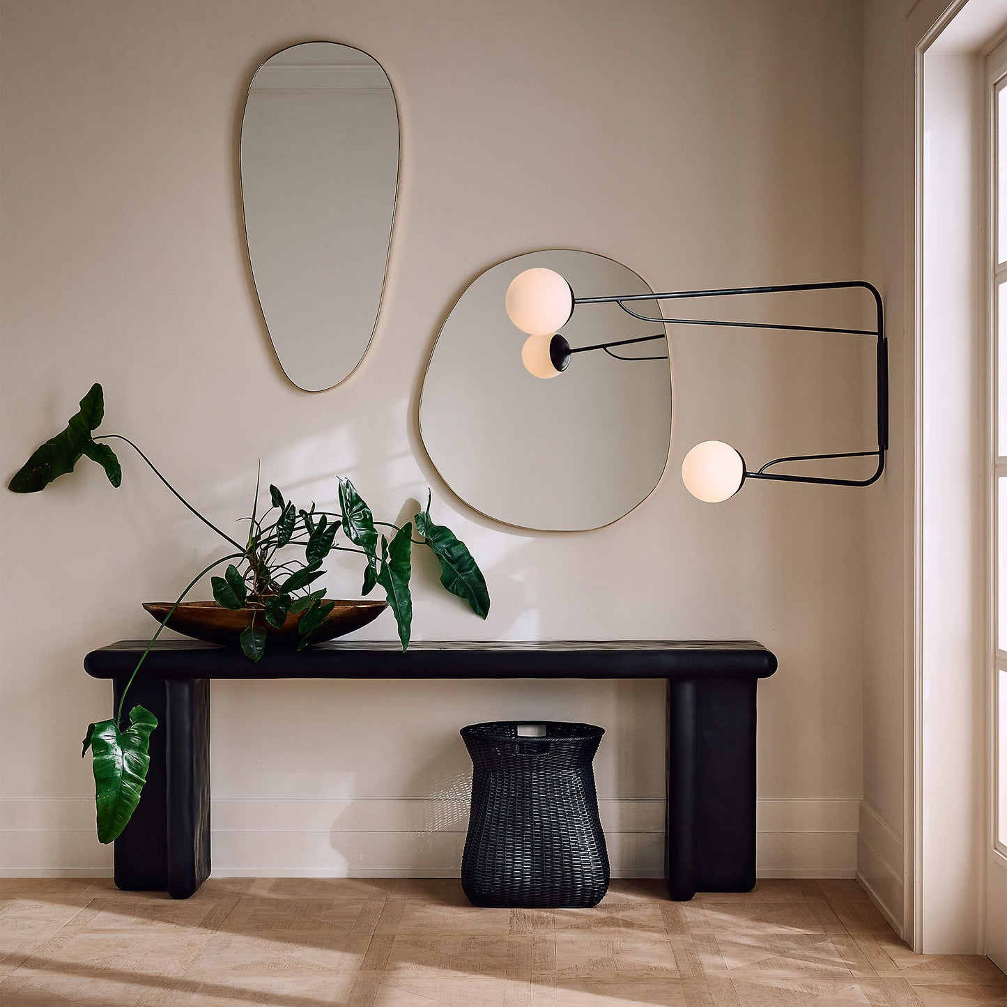 ELANOR - Ivory Resin Console Table