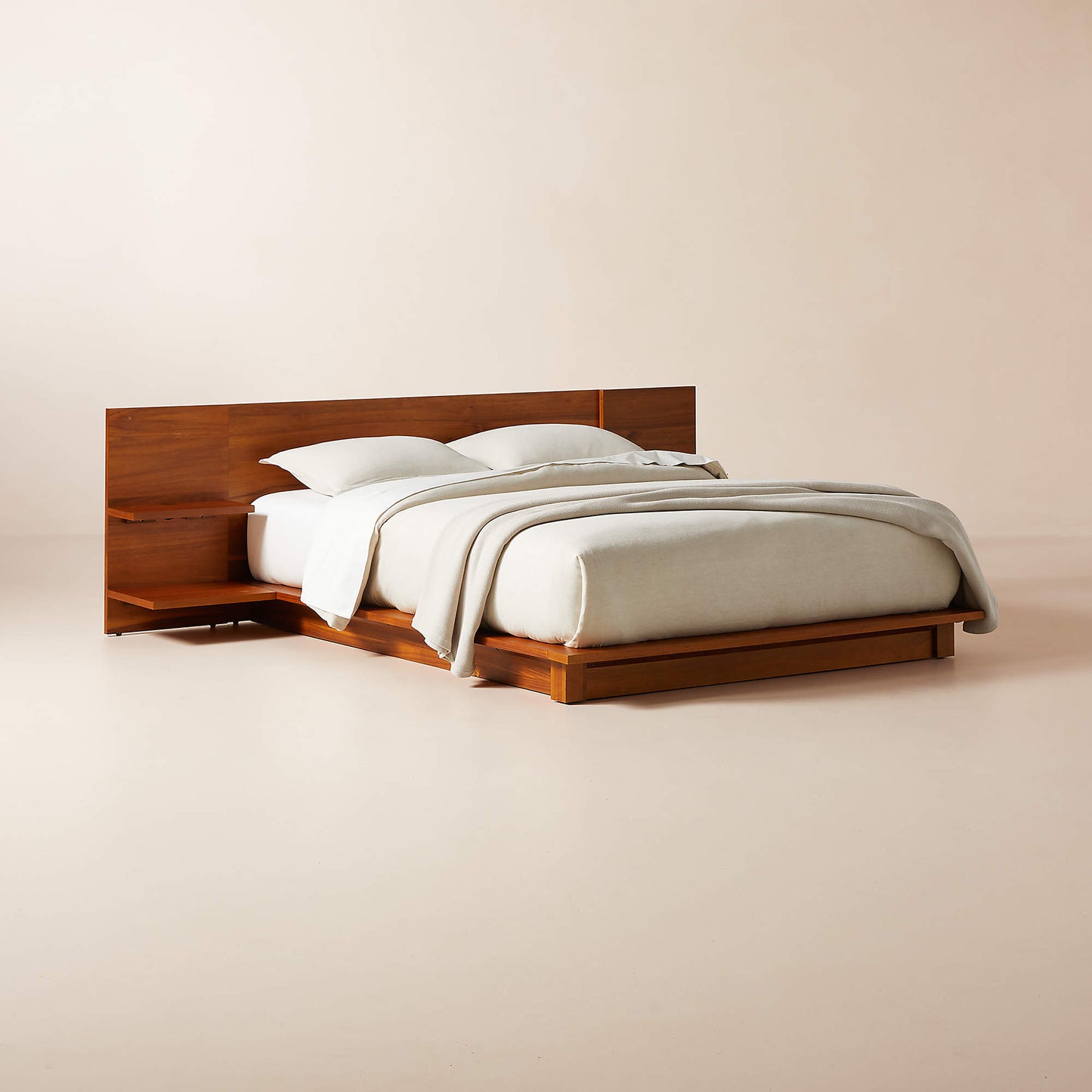 MAVERICK -  Wood Platform Queen Bed With Nightstands